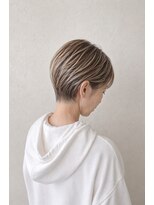 ウル(ulu)&nbsp;ショートレイヤー　白髪ボカシハイライト名東区ショート