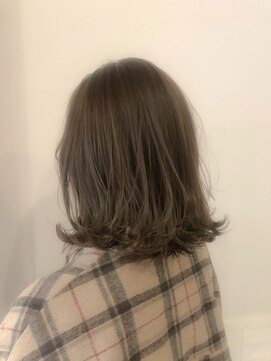 ネオリーブ チロル 横浜西口店(Neolive CiroL.) 切りっぱなしボブ レイヤースタイル 柔らかベージュ