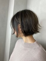 ラトリエ ブロカント 立川北口店(L'atelier BROCANTE)&nbsp;外ハネボブ 耳かけ アッシュブラウン 切りっぱなしボブ 小顔