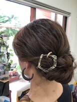 カットスペースウィッチ(Cut Space WITCH)&nbsp;うる艶、簡単まとめ髪