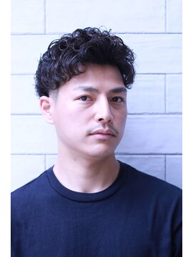 タフ バーバーショップ(TOUGH BARBER SHOP) ツーブロックフェード　スパイラルパーマ