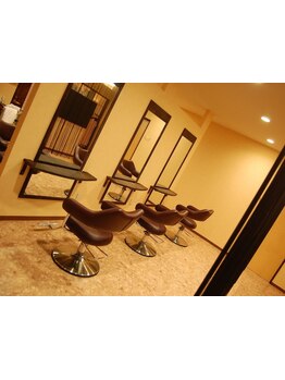 【40代～50代女性から圧倒的人気】暖色で落ち着いた店内は少人数施術なのでリラックスして過ごせます☆