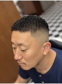 スパイキーショートブルーブラックフェザーパーマサーフカール