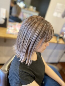 毛染め工房の写真/丁寧なヒアリングとこだわりの薬剤で、ダメージレスなのに彩度高めの透け感カラーが手に入る☆