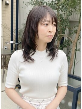 大人レイヤーカット/ミディアムレイヤー/前髪あり/30代40代