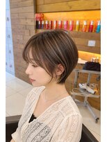 ロハスバイケンジ(LOHAS by KENJE)&nbsp;白髪を楽しむ白髪ぼかしハイライトのくびれショート