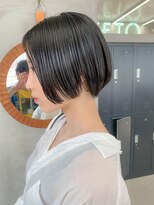 テトヘアー(teto hair) ショートボブ、前下がりボブ、黒髪ショート、ハンサムショート