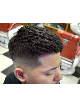 幅広い年齢層のお客様7割以上がオーダーされるスキンフェード、MASAのアイロンパーマが大好評★