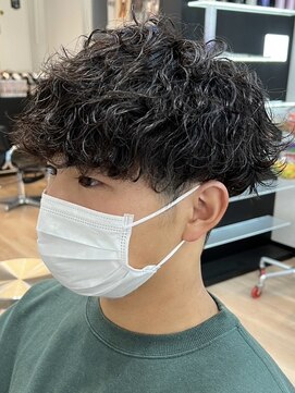 ウェイビーエフティフィフス 横浜西口(WAVEY ft.fifth) ツイストスパイラルパーマセンターパートツーブロック刈り上げ