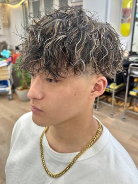 ウェイビーエフティフィフス 横浜西口(WAVEY ft.fifth) ツイストスパイラルパーマ波巻きスパイラル刈り上げマッシュ