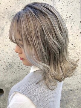 アース 長崎大村店(HAIR&MAKE EARTH) ハイライト前下がりショートプラチナブロンド金髪ウルフボブ