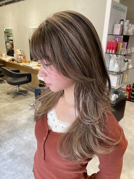 アヴァンス 京橋店(AVANCE) 立体感と透明感抜群!レイヤーカットとバレイヤージュ