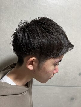 シス(sisu) アップバングショート