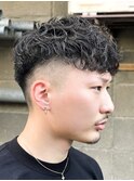 スキンフェード短髪バーバーアップバングツーブロック