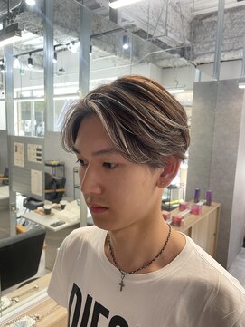 メンズサロン キング 梅田店(Men’s salon K!ng) ホワイトメッシュ/ツイスト/ツイスパ/パーマ/メンズ/眉毛
