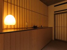 アル(ARU)の雰囲気（木の温もりと、やさしい灯り。）