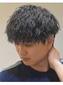 黒髪縦落ちツイストスパイラルパーマモテマッシュ