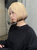 ヴィヴィッド オモテサンドウ(ViViD omotesando)&nbsp;エンドカラー ホワイトブロンド ケアブリーチ ミニボブ 美髪