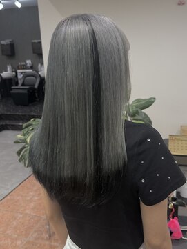 イブヘアー(eve hair) シルバーカラー×ワンポイントエクステ
