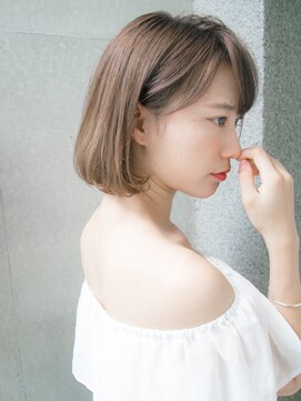 ルティア(Lutia) ショートボブ グレージュ