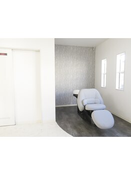とっても落ち着く半個室★リラックス空間で、癒し&頭皮ケアを一度に叶える極上ヘッドスパ♪
