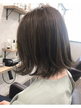 リズム(lysm) オリーブグレージュ　ボブスタイル