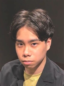 ビーダンディー(Bee dandy) マッシュショート ウェーブパーマ センターパート アレンジ