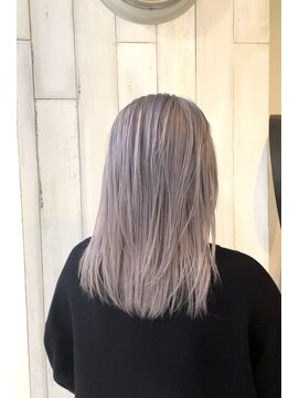 セシルヘアー なんば店(Cecil hair) ホワイトシルバー