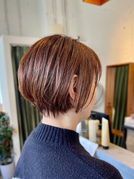 トイズファクトリー(Toys Factory) ショートボブ×ハイトーングレイカラー