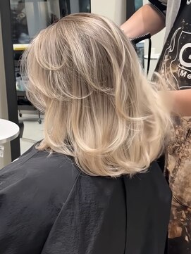 ハーパーズ 渋谷(harpers) ナチュラルホワイトブロンドミディアムレイヤーカット