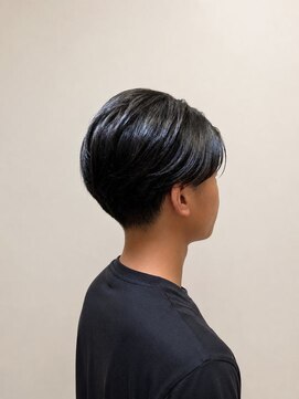 ウミト(Umito) ツヤ黒髪マッシュショート×爽やか刈り上げ