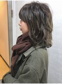 ゆるウェーブ_エアリーミディ 黒髪 ホワイトアッシュ