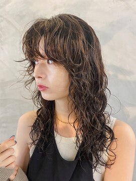 ヒュージ 三軒茶屋(huge) 癖を生かした無造作スパイラルパーマ_ニュアンスカラー_ウェット