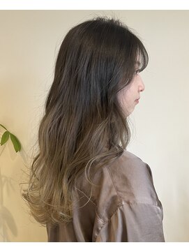 ルートヴィッヒ(Ludwig) 外国人風 グレージュ グラデーション