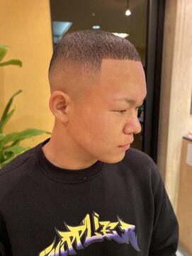 タカギ(TAKAGI) イージーパーマ×フェード/バズカット