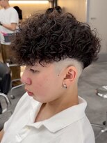 エルマーク 梅田(L-MARK)&nbsp;スペインカールスパイラルパーマツイストパーマフェード短髪