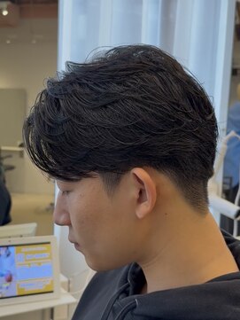 アコロン(acoron.) センターパート/ニュアンス/10代/20代/神奈川/池袋メンズカット