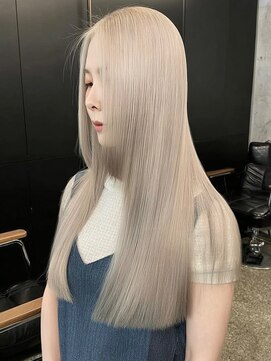 ミルクティー/ブリーチカラー/ウルフカット/レイヤーカット