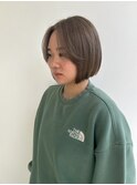 透明感グレージュの丸みミニボブ