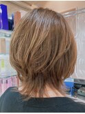 大人可愛いベージュひし形大人レイヤーボブウクラゲヘアー