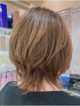 マニス(manis) 大人可愛いベージュひし形大人レイヤーボブウクラゲヘアー