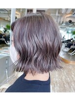 プラグ(Plug) レイヤーアッシュブラウンミニボブ切りっぱなし似合わせカット