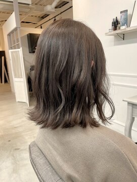 アルト(ALTO) 透明感セミマットグレージュ小顔大人可愛い外ハネセミディ