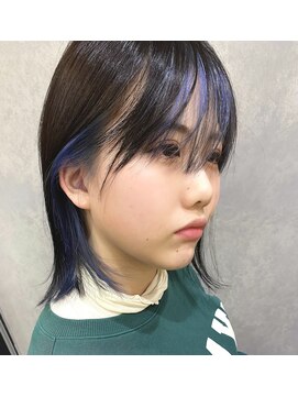 ピリナ(Pilina) インナーカラー/ブルーアッシュ/外ハネミディアムボブ