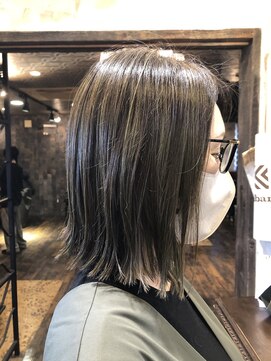 ヘアー クリエイト カルバリ(HAIR CREATE Calbari) カーキグレージュ艶ボブ