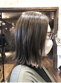 カーキグレージュ艶ボブ