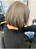 パールベージュとダークグレーのアンブレラカラー　美由紀
