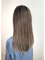 ツムグ 代官山 中目黒(TUMUGU)&nbsp;白髪ぼかしハイライト重めロングオリーブアッシュかきあげバング