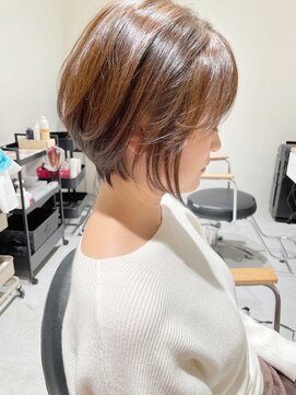 シキ(SIKI) 大人綺麗　ショートボブ ショート ベージュ ボブ 耳かけ