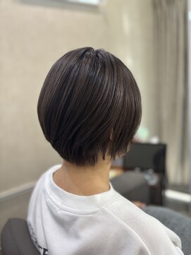アキコ(AKIko) 後ろ姿も美しい 大人の丸みショート